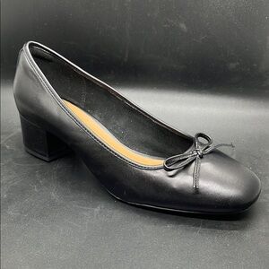 Clark’s Artistan Classic Black Leather Bow Block-Heel Pump - Women Size 9